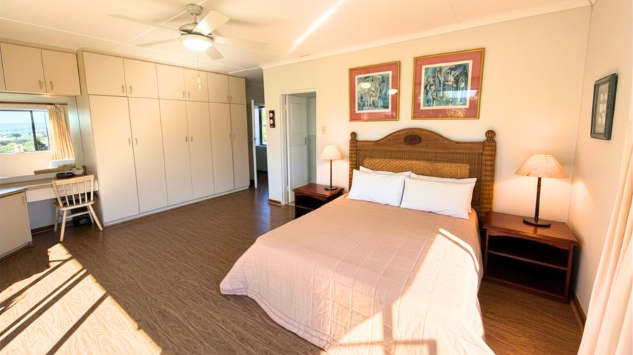 5 Bedroom Property for Sale in Kenton On Sea Eastern Cape